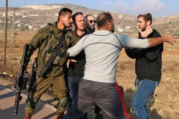 palæstinenser i sammenstød med israelske bosættere
